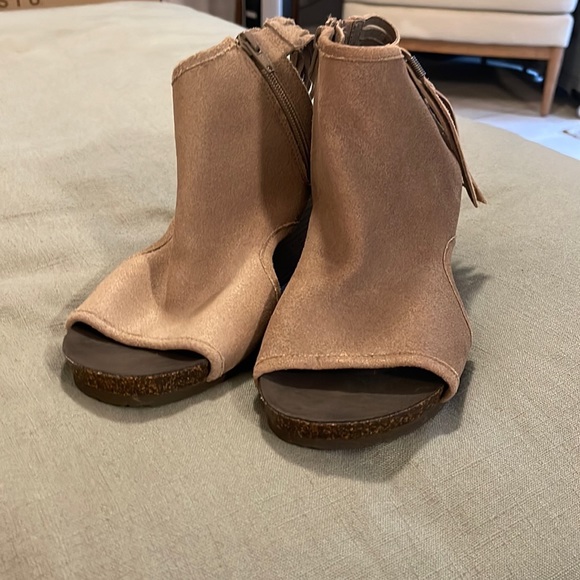 OTBT Sz 10 Free Spirit Peep Toe Sandal - Picture 3 of 11